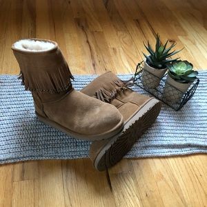 NEVER WORN brand new special edition UGG size: 6